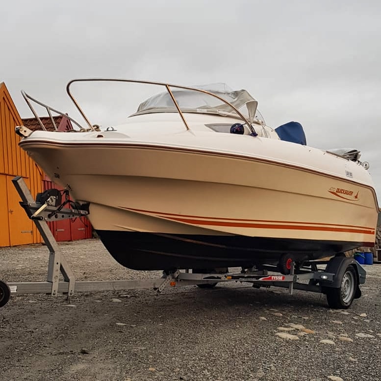 Nowa przyczepka podłodziowa.